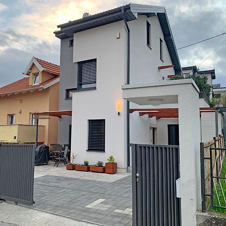 Apartment Maksimir Yard Zagreb Buitenkant foto