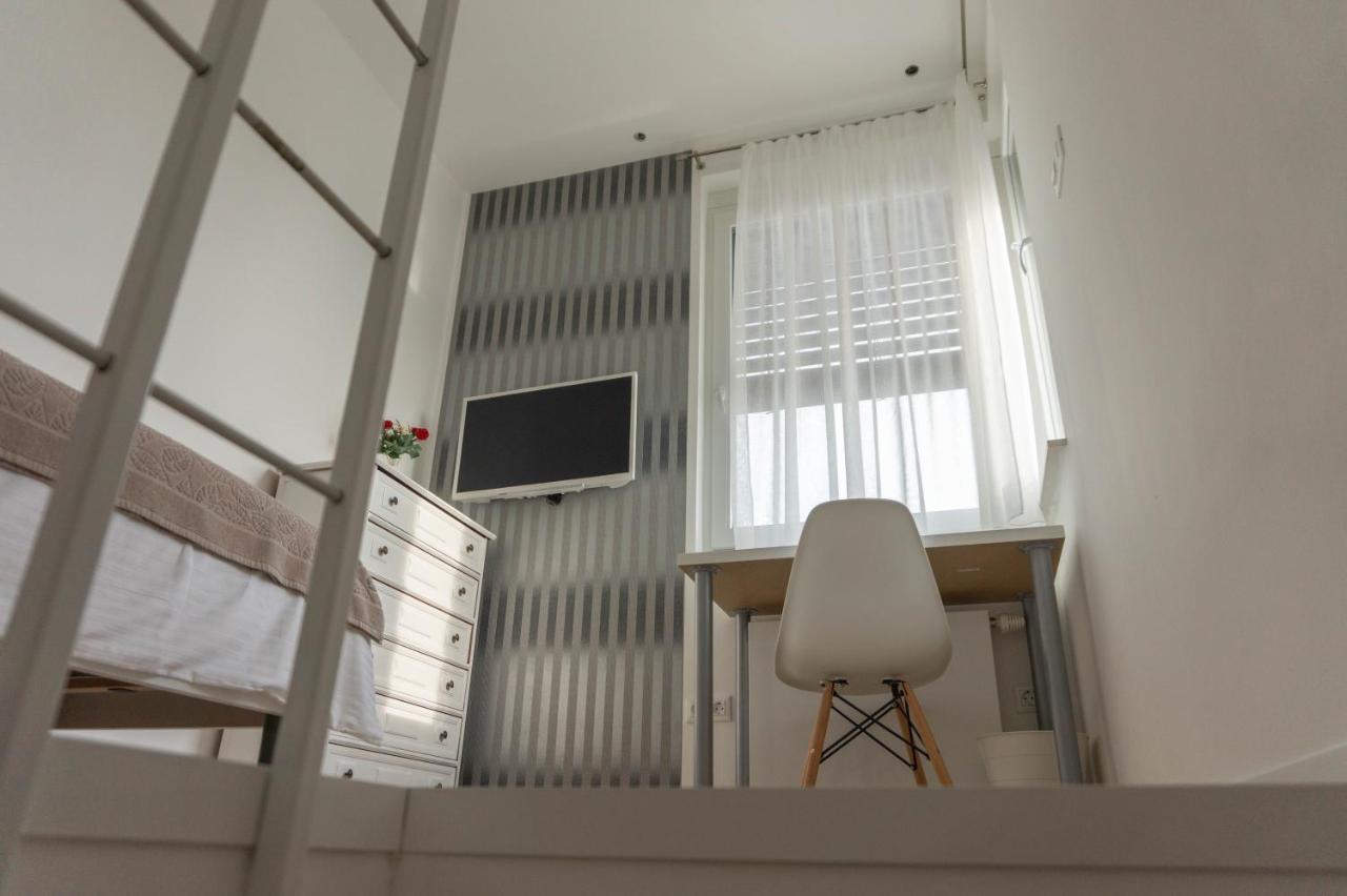 Apartment Maksimir Yard Zagreb Buitenkant foto